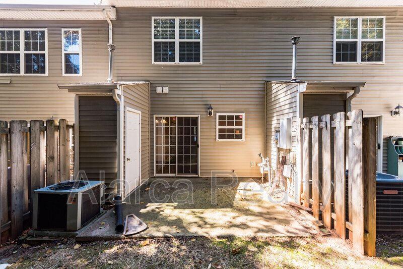 For Rent: 1285 E Woodlawn Rd Charlotte NC 28209 property image