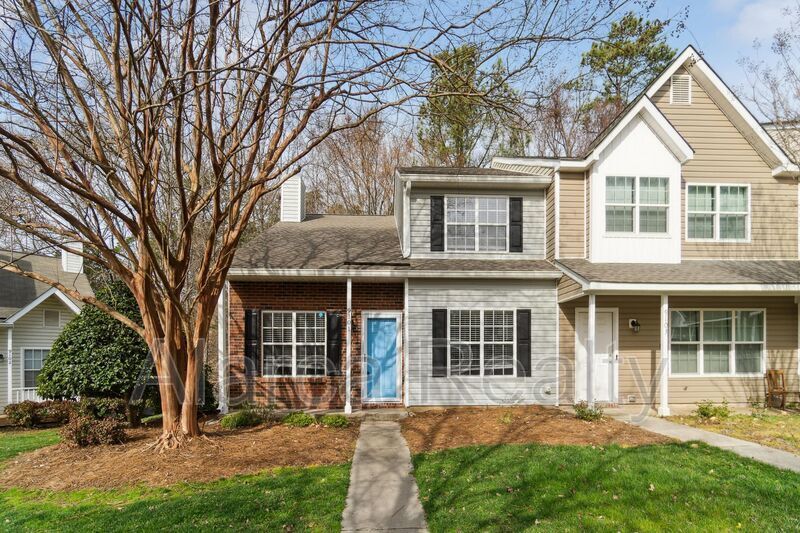 For Rent: 9101 Exbury Ct Charlotte NC 28269 property image
