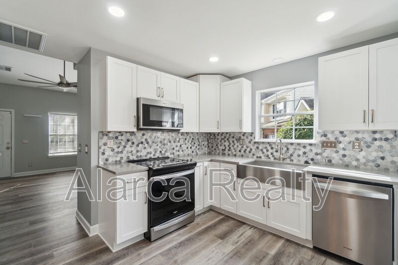 For Rent: 9101 Exbury Ct Charlotte NC 28269 property image