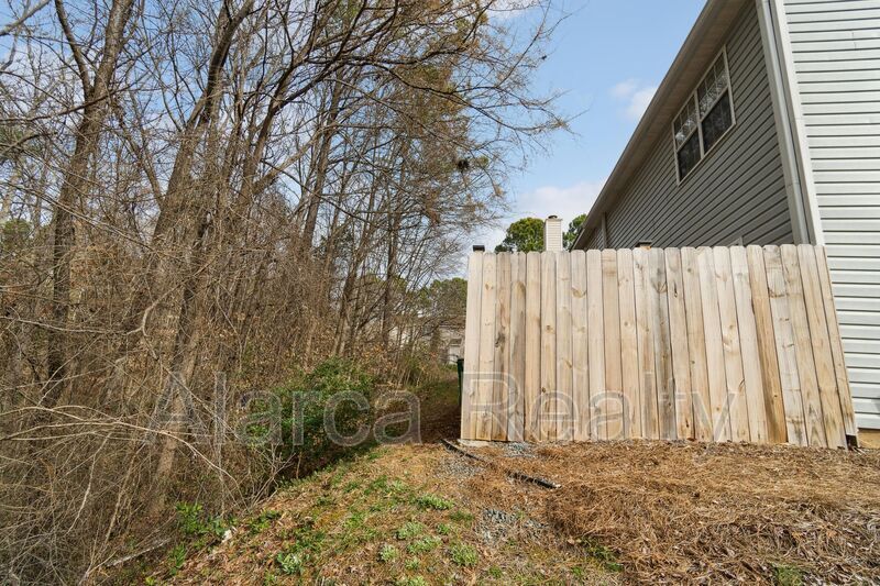 For Rent: 9101 Exbury Ct Charlotte NC 28269 property image